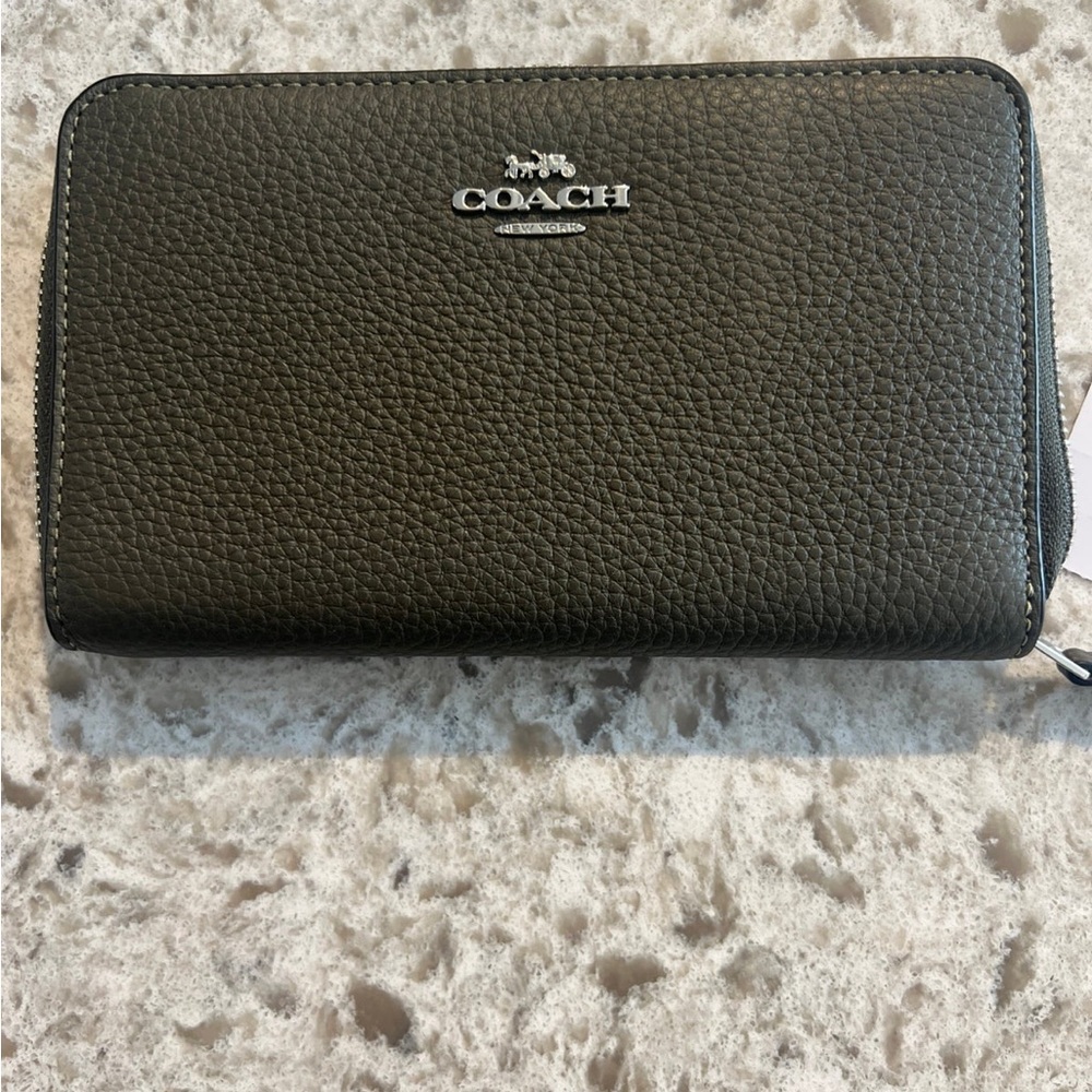 Coach medium leather zip wallet in green